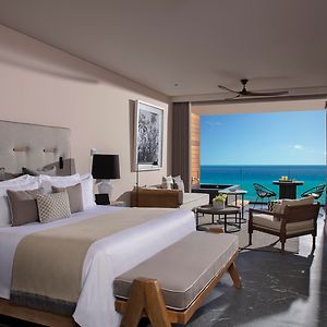Preferred Club Junior Suite King Ocean Front